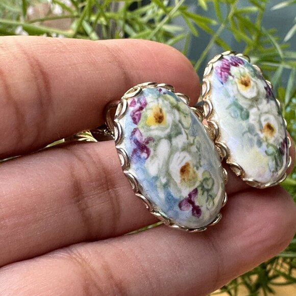 VTG Earrings 3/4" Clips Porcelain Oval Shape Flowers Gold Tone Victorian Style - Picture 5 of 7